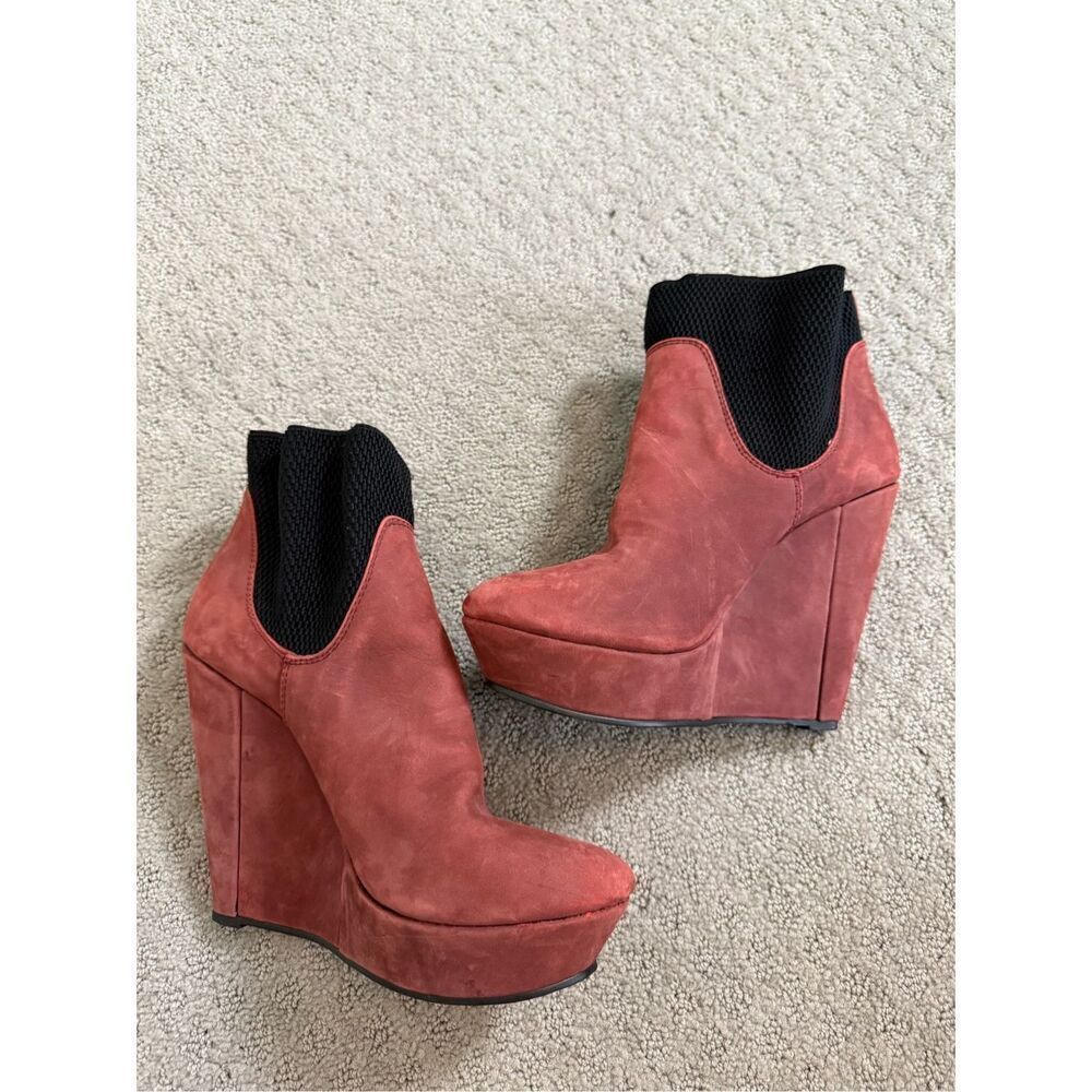 Messeca New York Wedge Bootie Red Black Elastic Ankle Size 10